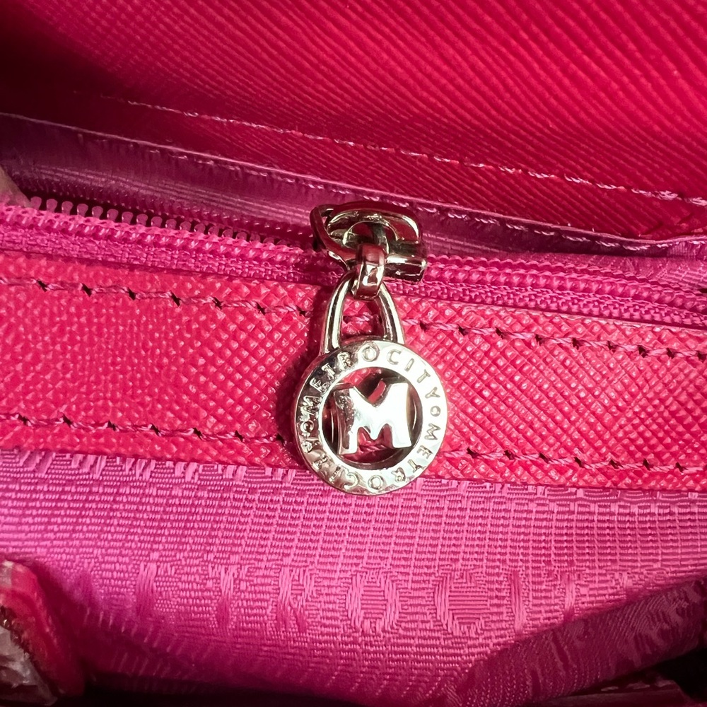 💜MetroCity Crossbody Bag in Magenta Canvas - Picture 14 of 16